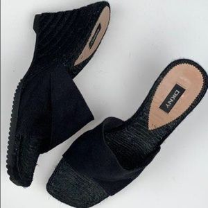DKNY -(Sz 10)- black wedges NEW